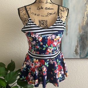 NWT IMIDO
Swim Top 
Excellent Conditions 
No rips